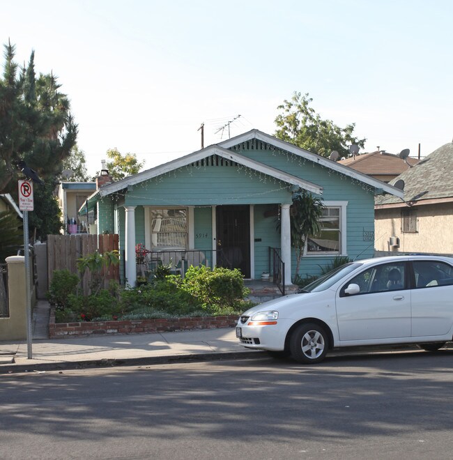 5912-5914 Fayette St in Los Angeles, CA - Building Photo - Building Photo