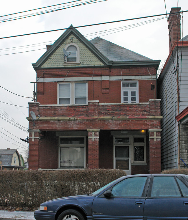 2412 Fairview Ave in Cincinnati, OH - Foto de edificio - Building Photo