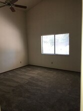 9085 Hamatani Ct in Elk Grove, CA - Foto de edificio - Building Photo