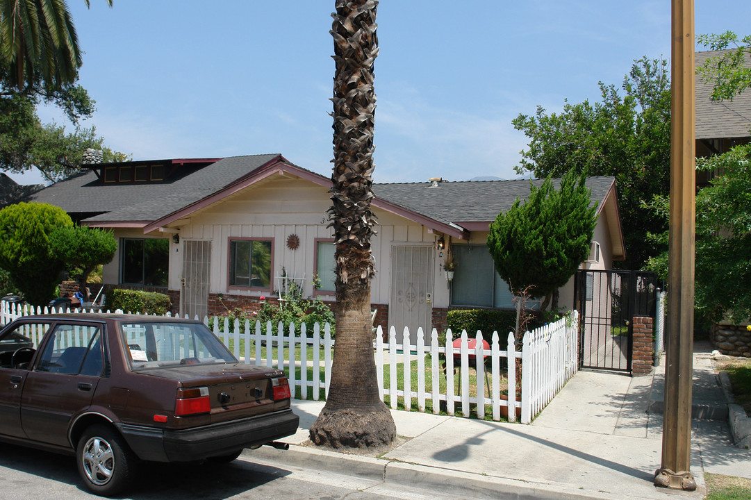 331 A-F E. Palm Ave in Monrovia, CA - Foto de edificio