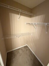 1726 Luton Dr in La Vergne, TN - Foto de edificio - Building Photo