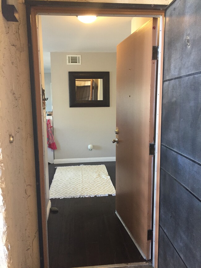 6811 Alvarado Rd, Unit 2nd flr in San Diego, CA - Building Photo - Building Photo
