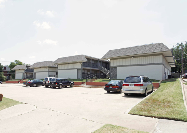 Mesta Park in Oklahoma City, OK - Foto de edificio - Building Photo