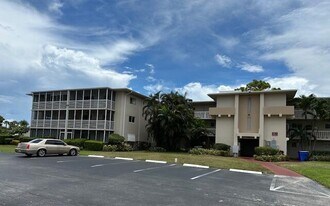 2562 Garden Dr N in Lake Worth Beach, FL - Building Photo