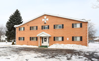 Pleasant View Apartments in Racine, WI - Foto de edificio - Building Photo