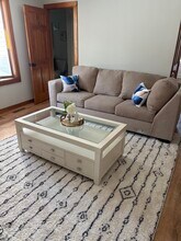 160 Main St in Broad Brook, CT - Foto de edificio - Building Photo