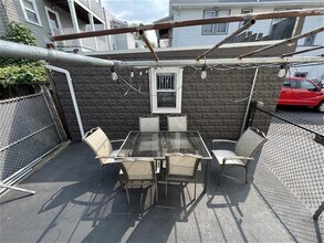 63 Boston Ave, Unit 2 in Somerville, MA - Foto de edificio - Building Photo