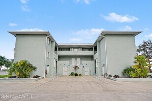 303 Audubon Dr in Melbourne, FL - Building Photo