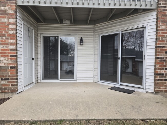 4400 W Shamrock Ln in McHenry, IL - Foto de edificio - Building Photo