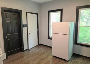 3620 E 63rd St, Unit Front unit in Cleveland, OH - Building Photo - Building Photo