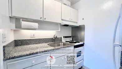 8 Admiral Dr in Emeryville, CA - Building Photo - Building Photo