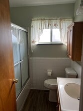 1020 Hollendale Dr in Kettering, OH - Building Photo - Building Photo