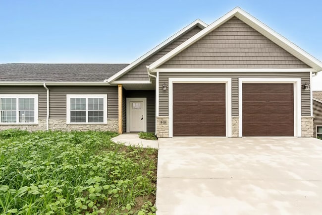 940 Kings Dr, Unit 940