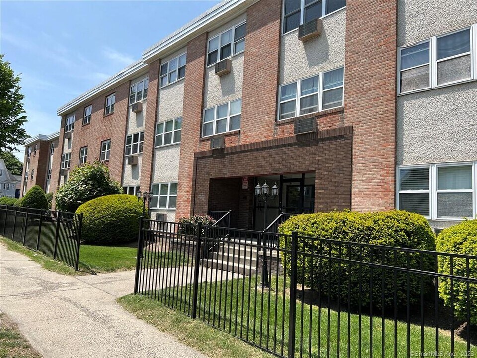 45 Monroe St in Bridgeport, CT - Building Photo