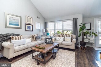 42 Dogwood Ln in Horsham, PA - Building Photo - Building Photo