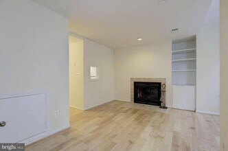 1124 25th St NW, Unit 202 in Washington, DC - Foto de edificio - Building Photo