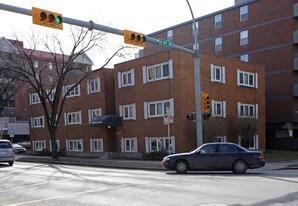 Ashwood Manor in Calgary, AB - Building Photo