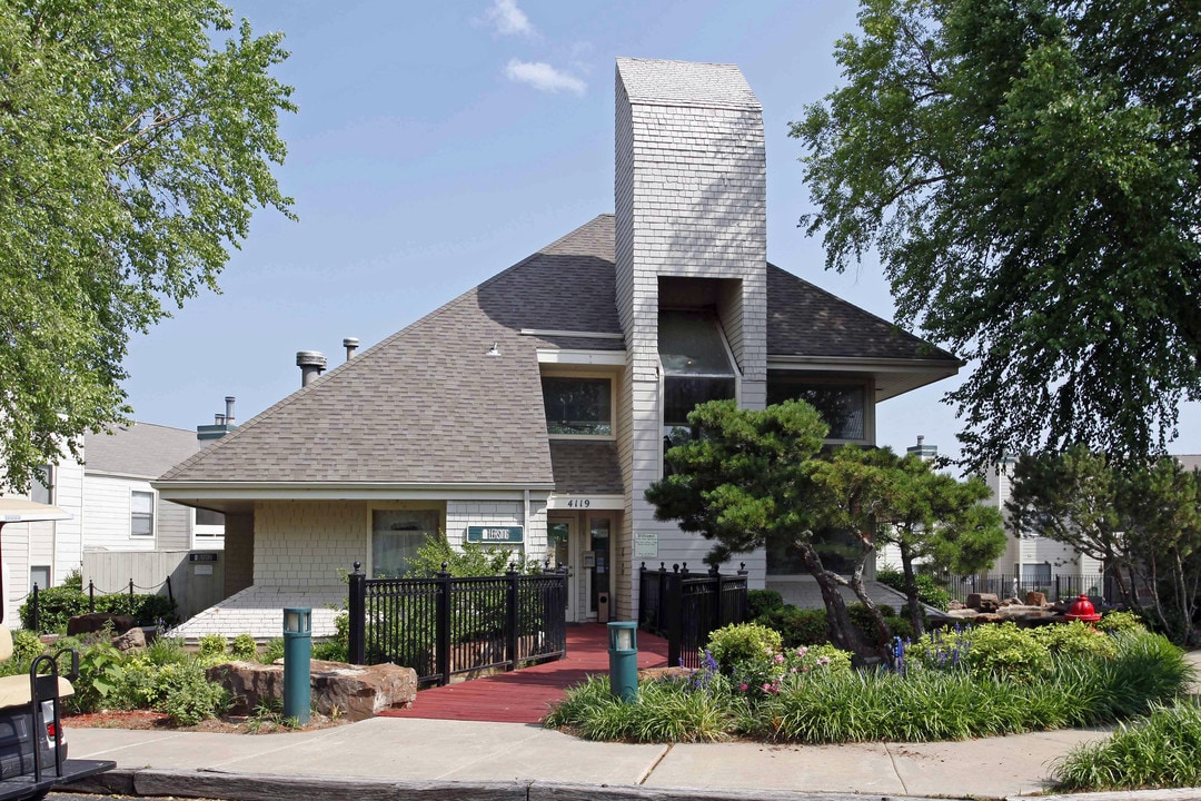 Cedar Lake Apartments in Norman, OK - Building Photo