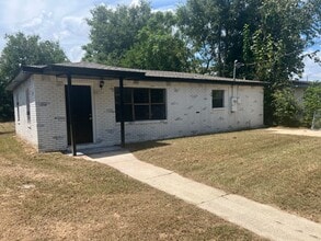 3219 N Miller St in Pensacola, FL - Building Photo - Building Photo