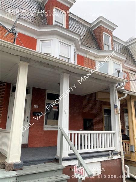 449 W Walnut St Photo