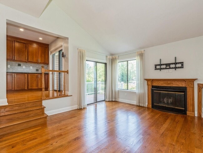80 Farm Lake Cres Rd in Chappaqua, NY - Building Photo - Building Photo