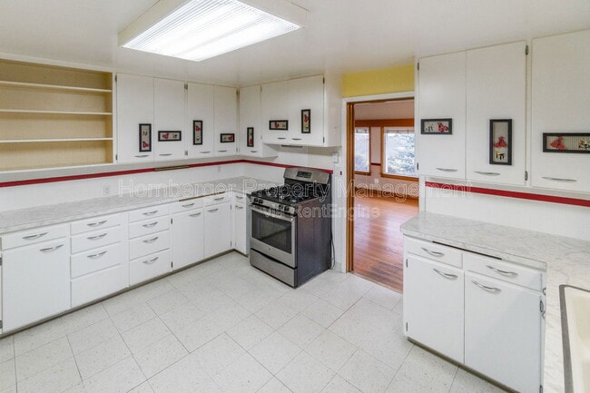 2324 E South Crescent Ave in Spokane, WA - Building Photo - Building Photo