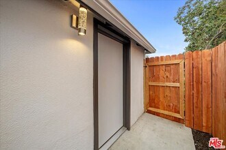 5813 Saloma Ave in Los Angeles, CA - Building Photo - Building Photo