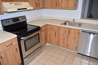 5570 NW 44th St, Unit 306A in Lauderhill, FL - Building Photo - Building Photo