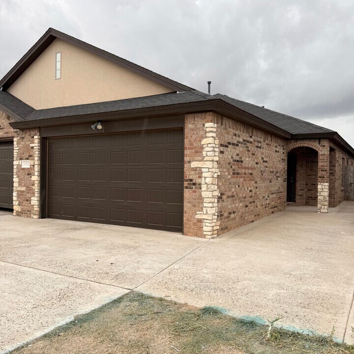 1215 Preston Trails in Wolfforth, TX - Building Photo