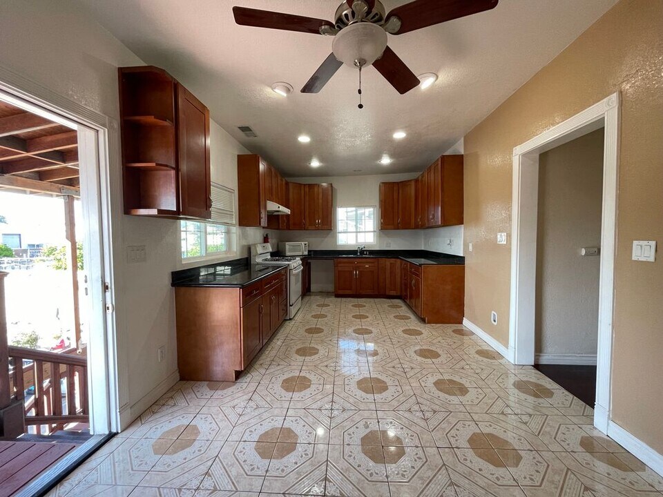 925 53rd Ave in Oakland, CA - Building Photo
