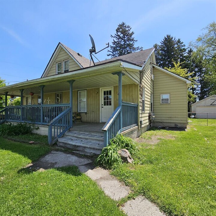 50774 Jefferson Ave in New Baltimore, MI - Building Photo