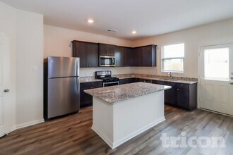 805 Clark Dr in Ferris, TX - Foto de edificio - Building Photo