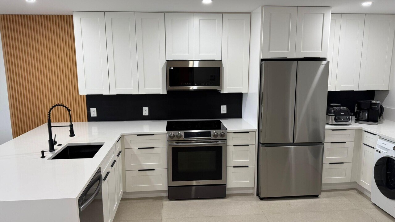 4539 Luxemburg Ct in Greenacres, FL - Building Photo