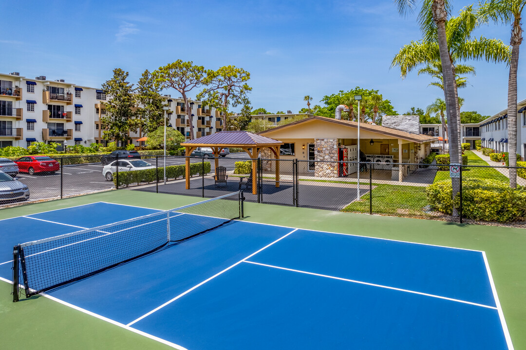 Nautica Apartments in St. Petersburg, FL - Building Photo