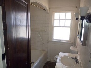 17926 E Park Dr in Cleveland, OH - Building Photo - Building Photo