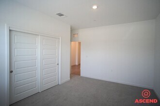 7414 Kiwi Mdw Ct in Bakersfield, CA - Building Photo - Building Photo