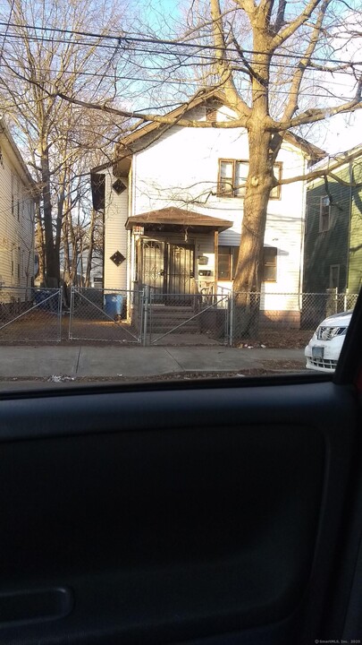 23 Lilac St in New Haven, CT - Building Photo