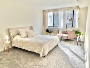 1730 Beacon St, Unit 4 in Brookline, MA - Building Photo - Building Photo