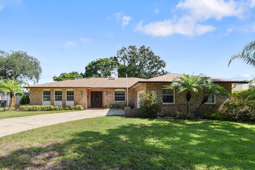 2919 De Brocy Way in Winter Park, FL - Building Photo