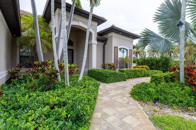 1823 Cape Coral Pkwy W in Cape Coral, FL - Building Photo - Building Photo
