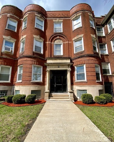 5648 S Calumet Ave in Chicago, IL - Building Photo