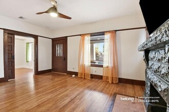 1610 W 36th Pl in Los Angeles, CA - Foto de edificio - Building Photo