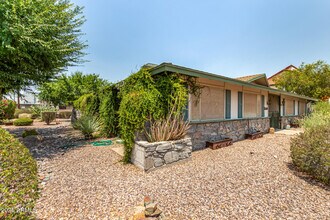 3540 E Montecito Ave in Phoenix, AZ - Foto de edificio - Building Photo