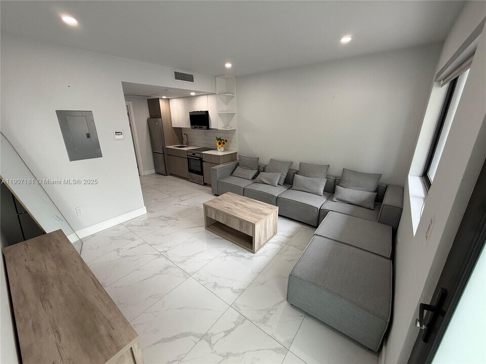 944 Jefferson Ave in Miami Beach, FL - Building Photo