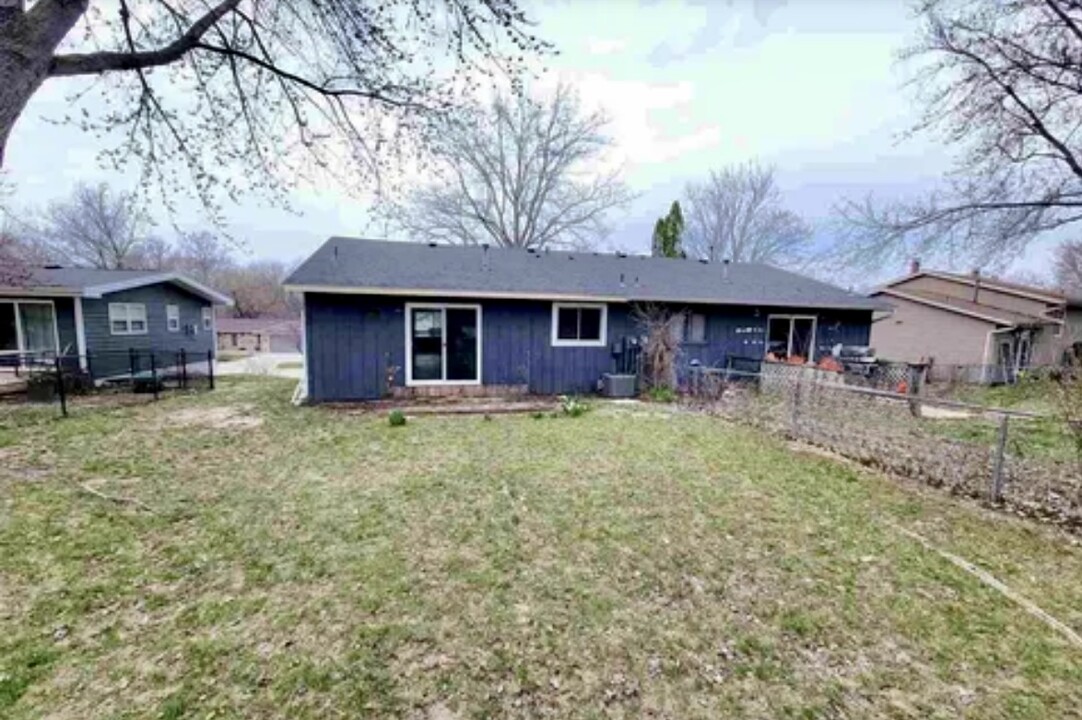 1451 Westview Dr in Coralville, IA - Building Photo