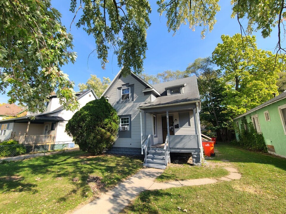 785 Colfax Ave-Unit -Unit 2 (Upper) in Benton Harbor, MI - Building Photo