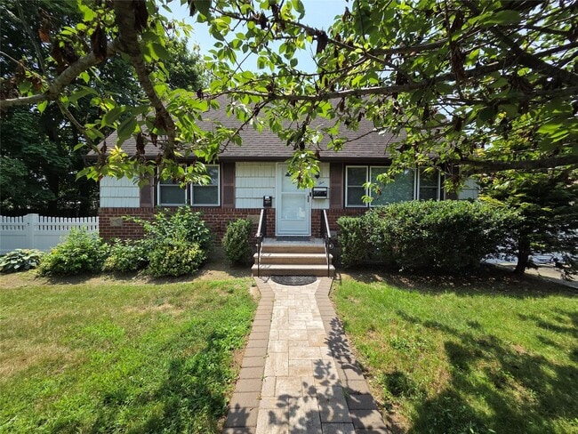 property at 5 Denton Pl