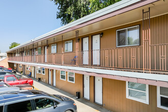 Buffalo Motel in Jamestown, ND - Building Photo - Building Photo