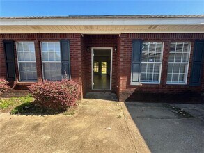 5463 Henning Dr W in Mobile, AL - Building Photo - Building Photo