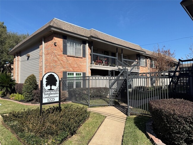 property at 1223 Augusta Dr